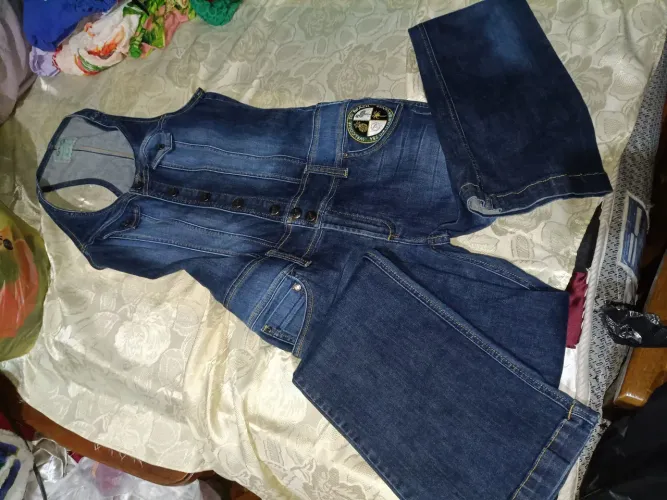 Macacão jeans lindo p