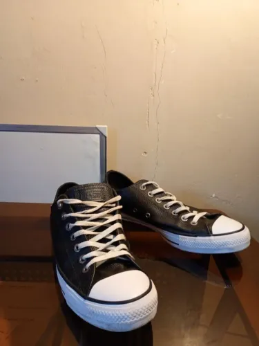 All Star em Couro Preto de Cano Baixo Original