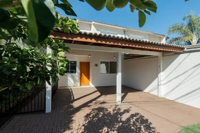Sobrado à venda em Maringá, Jardim Iguaçu, com 3 quartos, com 143.87 m²