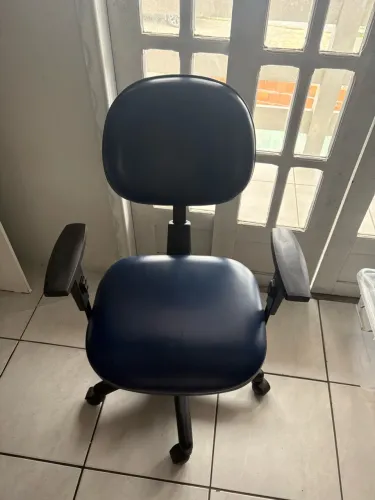 CADEIRA DE ESCRITÓRIO SEMINOVA