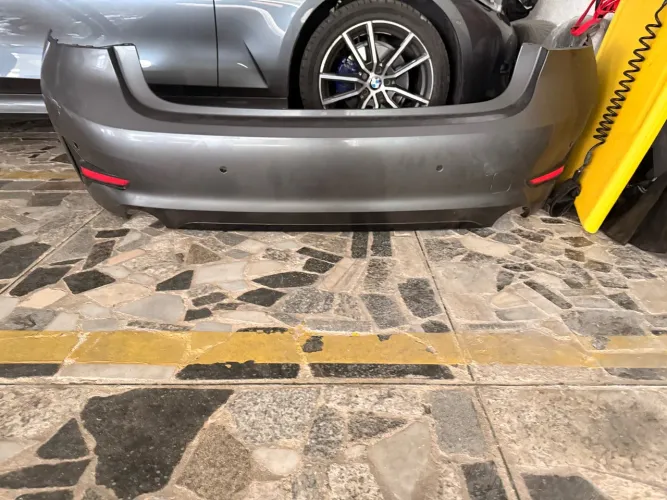 Original - pára-choque traseiro bmw Sport gp cinza.
