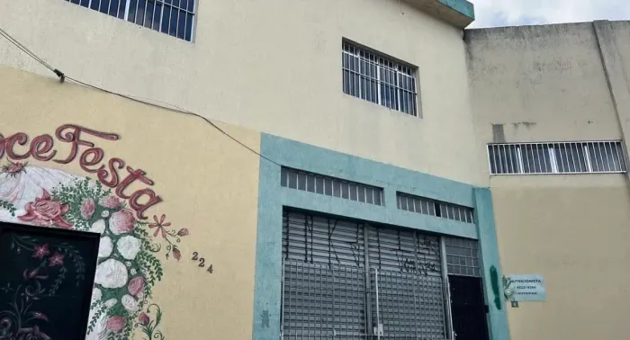 Galpão na Rua Cassiano dos Santos, 343 1000 m²
