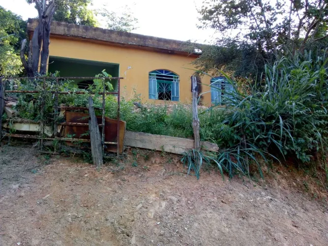 Vendo Casa com Lote Amplo (360m²) em Sabará - Excelente Localização!