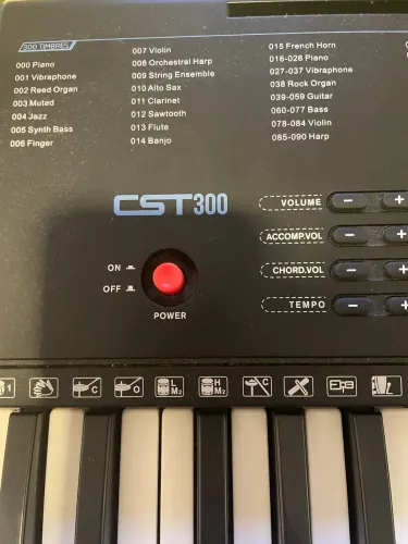 Teclado CST 300 Semi Novo - Usado Apenas 5 Vezes