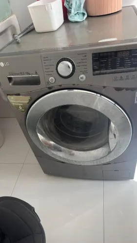 Máquina de lavar e secar LG 10kg