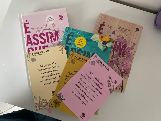 Coleção de livros É assim que acaba