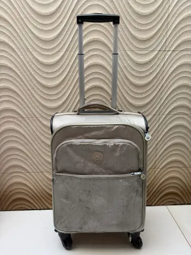 Mochila Kipling 4 rodas dourada