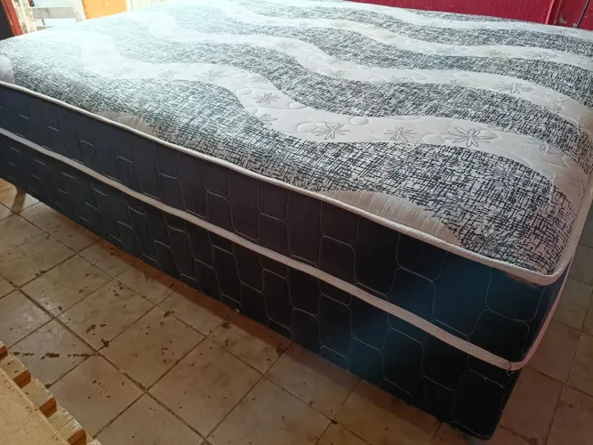 Cama box casal conjugado...já tá higienizado