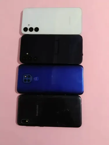 4 Celular com tela quebrada