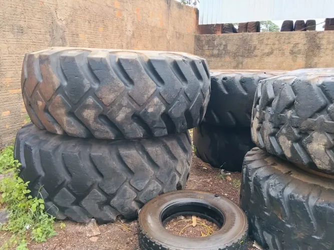 Pneu Seminovo para Máquina Pesada com ou sem Cubo