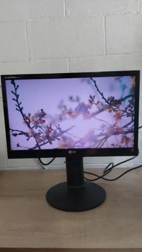 Monitor LG 22 Polegadas" Full HD com HDMI | TELA ROSADA! LER ANÚNCIO!