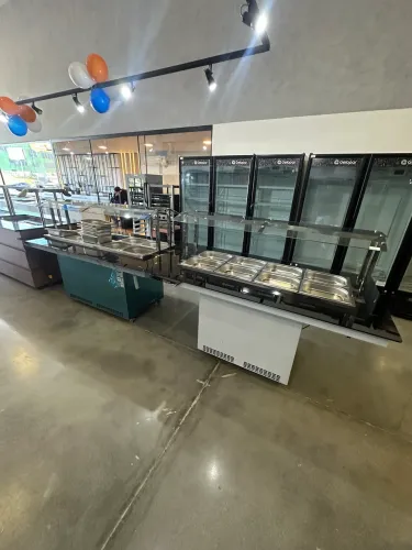 Buffet completo quente 2M é o frio 1.75M - refrimate