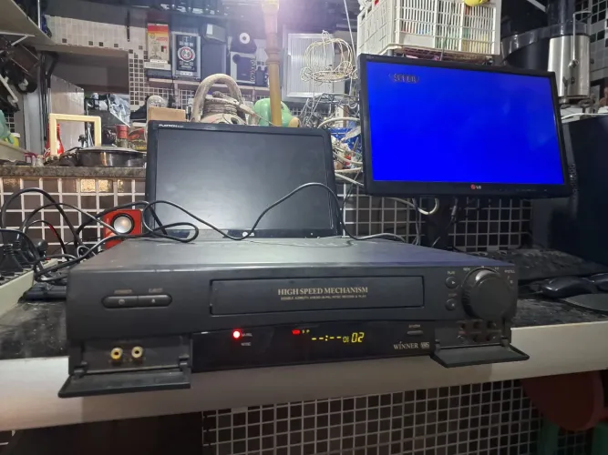 Vide k7.nao esta funcionando. Serve para consertar ou retirada de peças