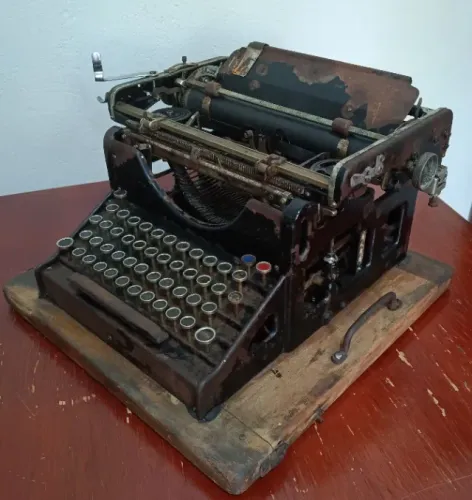 Máquina de escrever Olivetti M20 de 1926