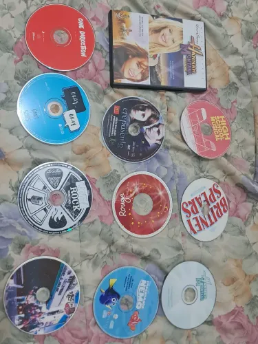 Lote coleção anos 2000 - POP e Disney (Hannah Montana, Britney Spears, Camp Rock, Crepuscu