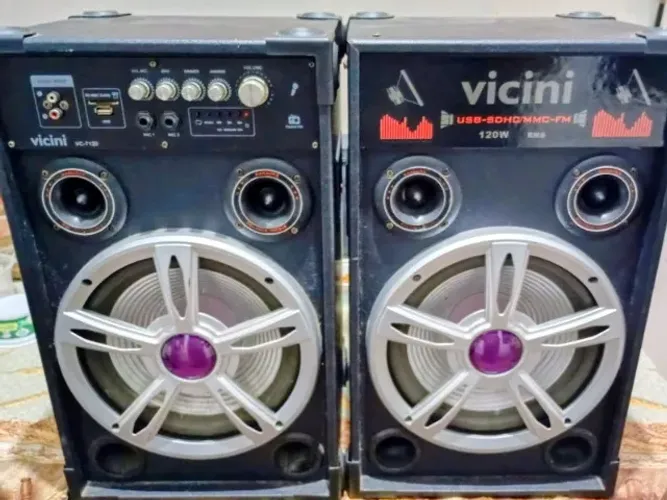 2 Caixas Vicini. Alta potência, ótimo estado. Cx principal VC-7120 + Cx auxiiar 120W 