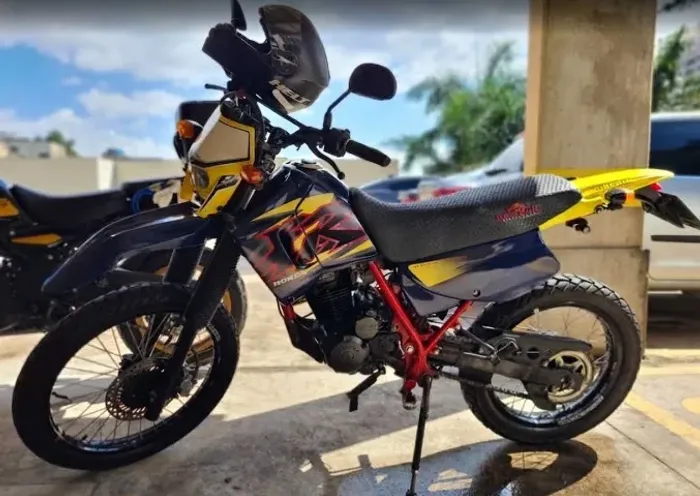 Honda XR 200 azul zerada.