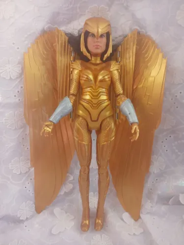 Boneca Mulher maravilha armadura de ouro live action