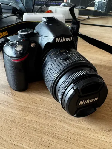 Nikon D3200 + Lente Nikkor 18-55mm, DSLR 24.2 MP · Seminova