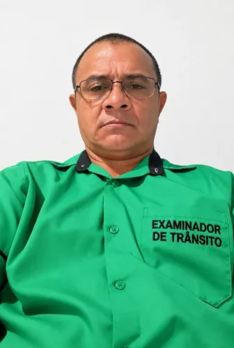 Examinador de trânsito credenciado junto ao Detran mas so para empresas 