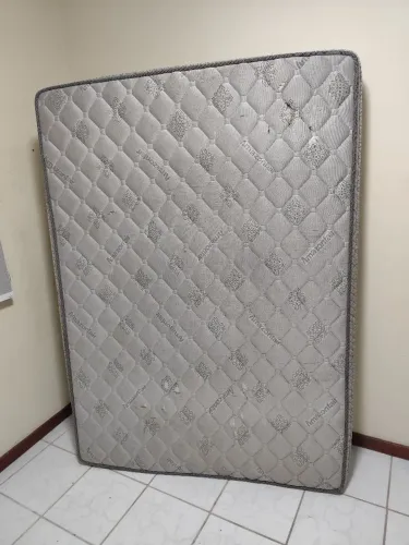 Colchão usado