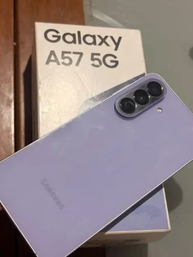 Vendo celular com 1 mes de uso, estou vendendo pois ja tenho um no uso que é iPhone