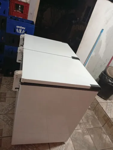Freezer duas portas com 18 meses de uso a venda