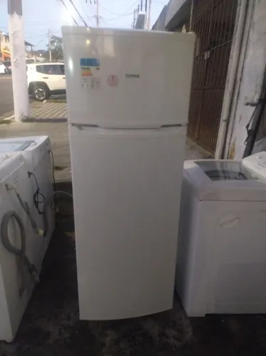 Geladeira Consul 334 litros funcionando perfeitamente