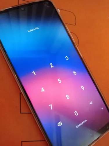 Telefone de 128Gb de armazenamento e 4 de Ram