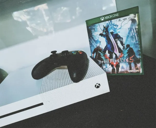 Xbox one s + controle do Xbox series x + jogo 