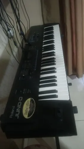 Teclado Roland Juno D