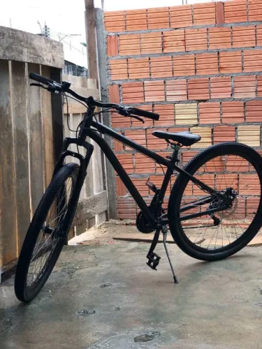 Bicicleta preta aro 29