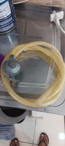Click com mangueira para botijão de gás. 