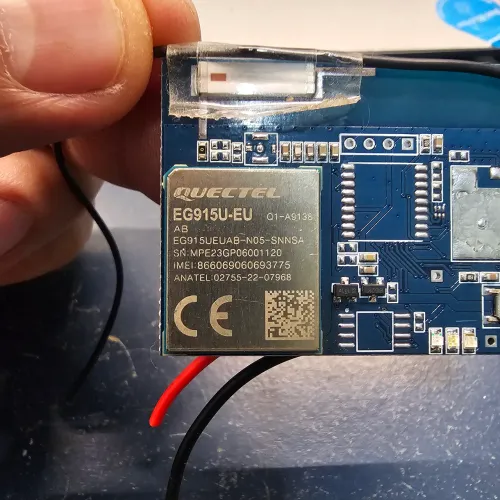 Modulo GPS Rastreador Quectel (modelo EG915U-EU) e um slot para chip SIM