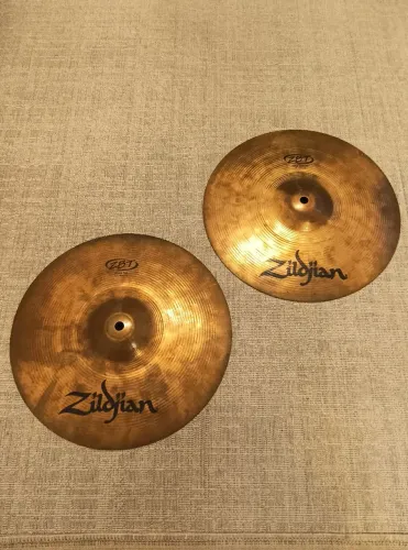 ## Pratos chimbal para bateria Zildjian ZBT 13, liga B8, anos 90, sem detalhes, ótimos!!