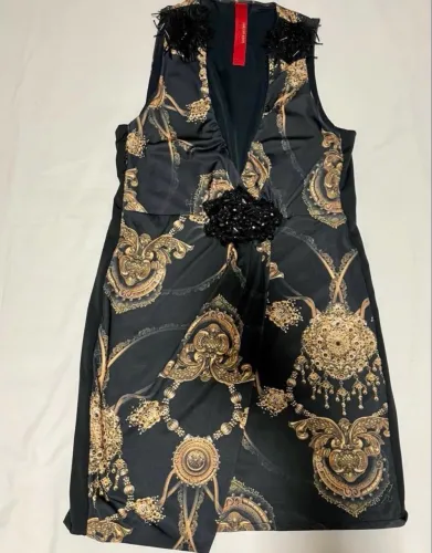 Vestido preto lança perfume TAM G/GG