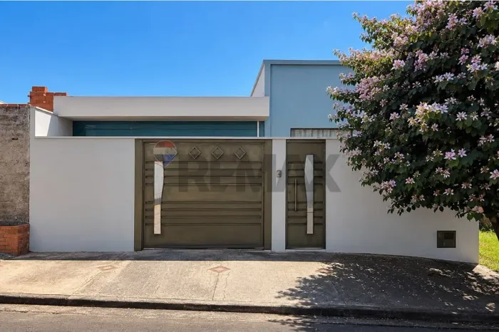 CASA COM 3 DORMTÓRIOS SENDO 1 SUÍTE NO BAIRRO LÍVIA