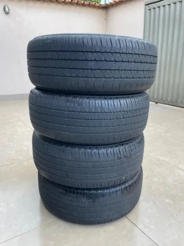 Pneus usados p/ vender aro 18 - Caminhonete, Picape, Pick-up. (BRIDGESTONE)