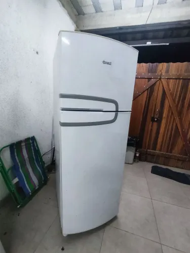 Geladeira Consul Frost Free 341 litros.
