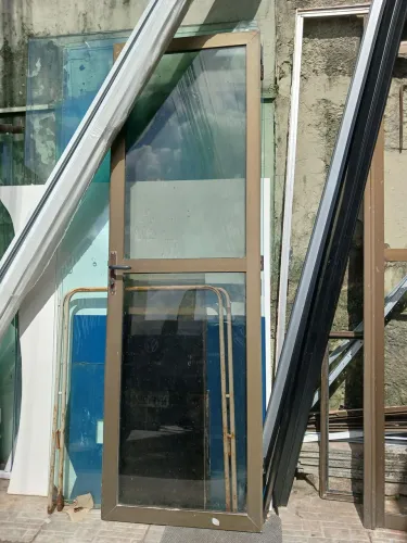 Vende-se porta de vidro