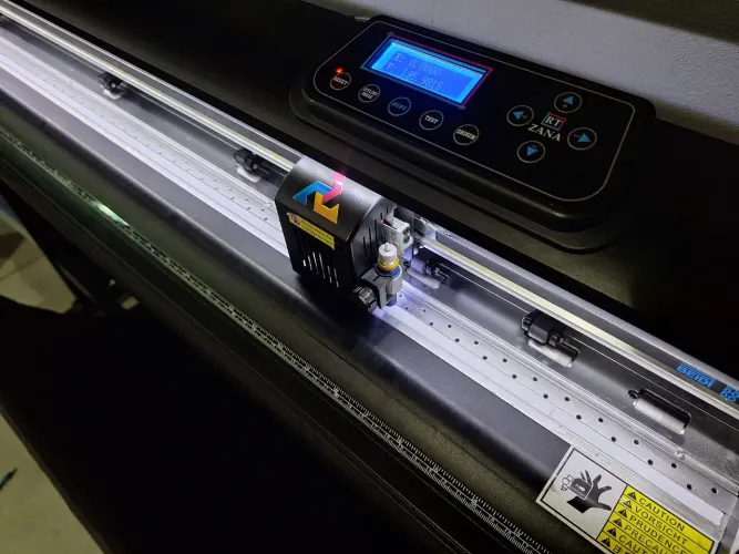 Plotter de recorte CCD com Servo motor