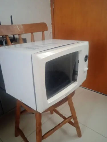 Microondas CCE M-200E pleno funcionamento