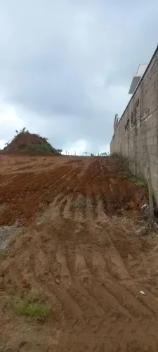 Lote com ótima metragem, semi plano, pronto para construir