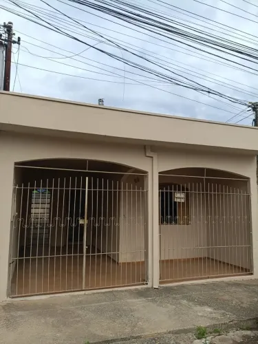 Casa com 3 dormitórios para alugar, 92 m² por R$ 2.500/mês - Santa Cecília - Pouso Alegre/