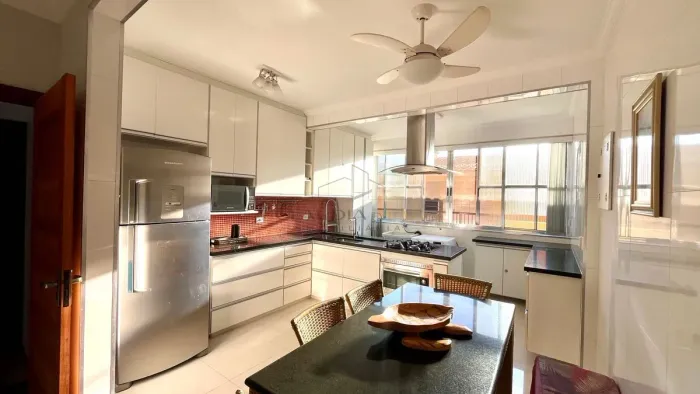 Apartamento 2 dormitórios apenas 350 Metros da Praia