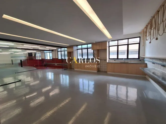 Conjunto de salas no Sion, com aproximadamente 302 m² e 09 vagas de garagem.