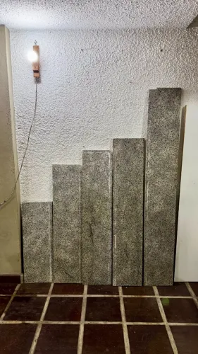 Cinco prateleiras de granito