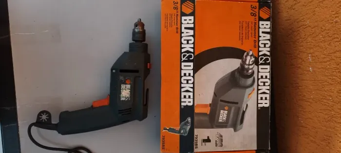 Furadeira de Impacto Black & Decker, modelo 7935BS, de 450W com mandril de 3/8" (10mm)