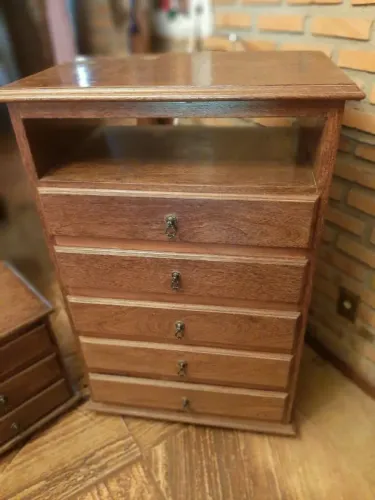Cômoda sucupira