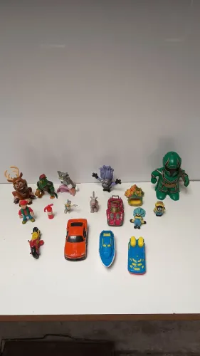 Lote de brinquedos diversos todos pelo valor anunciado são 17 unidades